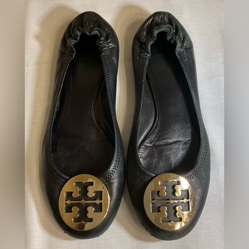 *SALE2DAY-Tory Burch Black Flats with Gold Emblem(Used)